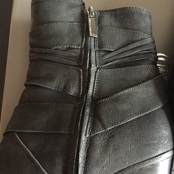 Vince Camuto VP-Ferrah Booties - Picture 5 of 8